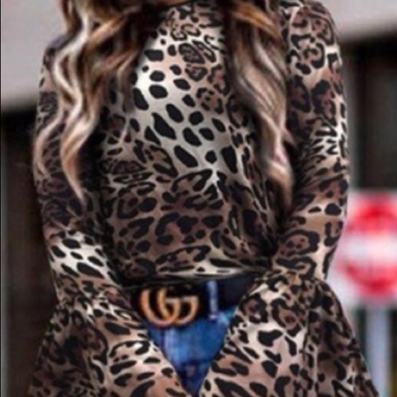 LAST 1❤️Phenomenal Leopard Print Bell Sleeve Top - Picture 2 of 4